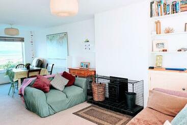 Жильё для туристов Toppers Bright Seaview Family Or Couple Home Devon Westward Ho!