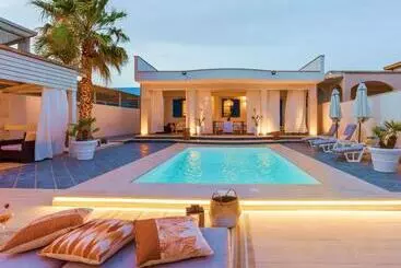 Appartamenti turistici Villa Soave Mare E Piscina Privata