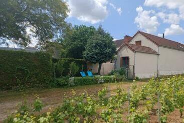 ツーリストアパートメント Gîte Indépendant Diz Enreves Au Cœur Des Vignes