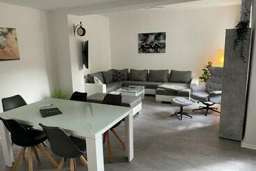 Apartamentos turísticos Große Moderne Ferienwohnung, Ruhige Innenstadtlage