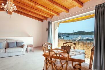 شقق خاصة سياحية R House