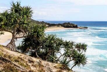 Жильё для туристов Saltwater 1 Penthouse Apartment With Ocean Views Sleeps 8