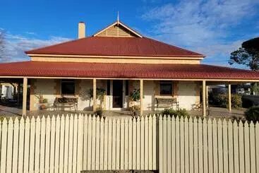 ツーリストアパートメント Sunset Ridge Accommodation  Rockville Homestead