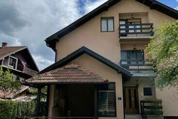 관광객 아파트 Dana Apartman