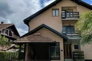 ツーリストアパートメント Dana Apartman