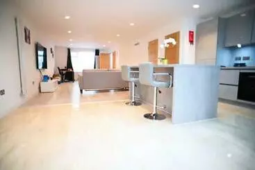 ツーリストアパートメント A Brand New Massive 4 Bed Villa In Rainham Essex London