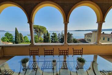 ツーリストアパートメント Appartamento La Romantica Lussuoso Appartamento In Villa Con Vista Lago