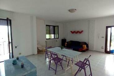 דירות לתיירים Spazioso Appartamento, Luminoso E Accogliente