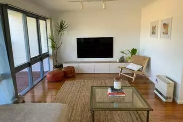 ツーリストアパートメント The Beachcomber