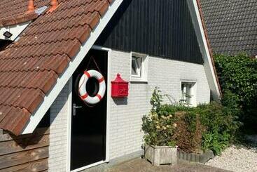 Apartamenty turystyczne De Lauwersmeer Vogel Mit Eingezäuntem Garten