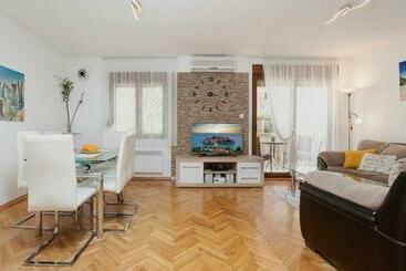 آپارتمان‌های توریست‌ها Spacious & New 2br Apartment