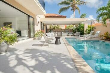 آپارتمان‌های توریست‌ها Sunbreak Aruba   2br & 3br Villas With Private Pools