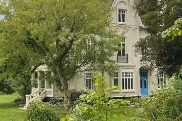 ツーリストアパートメント Villa Les Bruyères