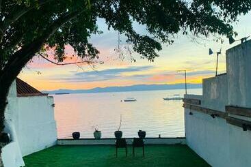 Appartements touristiques Oceanfront Scuba Villa