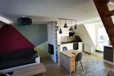 Turistihuoneistot Gemütliche Dachwohnung Mit Kleiner Oder Großer Dachterrasse Nebeneinander