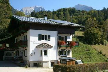 Turistihuoneistot Haus Tannenheim