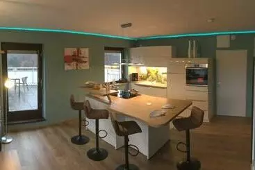 ツーリストアパートメント Penthouse Falkennest