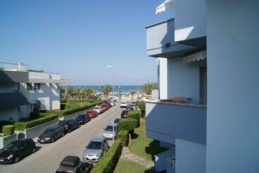Tourist flats Appartamento L Adriatico, Villarosa