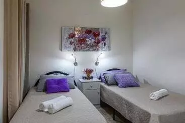 آپارتمان‌های توریست‌ها Seaside Flat With Scenic Country Views