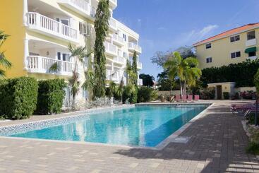 Appartements touristiques 2 Bedroom Apartment Walking Distance From Blue Bay Beach