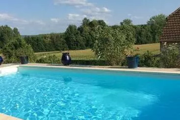 ツーリストアパートメント Gite Des Teilles