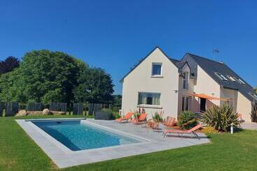 Turist apartmanları Maison Spacieuse Et Lumineuse Avec Piscine Privée Et Chauffée