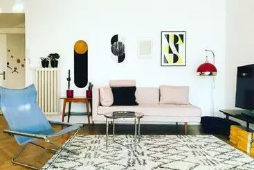 Turistihuoneistot Spacious Bauhaus Icon Flat With Fitness Room In Central Buda, Close To The River And Margaret Island