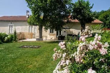 ツーリストアパートメント Chez Hygge En Périgord Piscine Et Spa   Villa   Maeltri  12 Pers Gîte Entre Amis 6 Pers Et Gîte   In