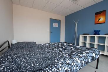 בית מלון כפרי Auberge Flyzone   Hostel