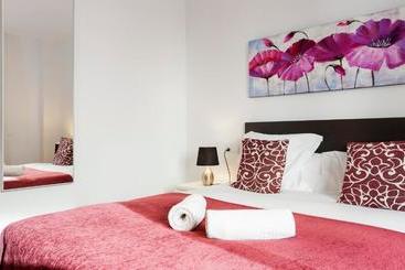 آپارتمان Sleep Urgell By Stay