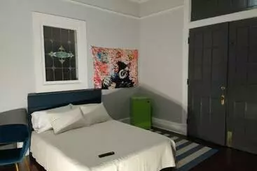Hostel One Queen Bed Suite With Full House Amenities Rm 2