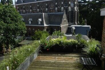 Отель Bed & Breakfast Guesthouse Leman