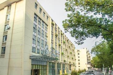 Magnotel Taizhou Jiaojiang Yunxi Road Yanyu Park