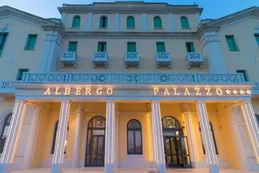 בית מלון כפרי Albergo Palazzo