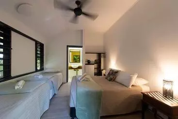 Отель Cape Trib Beach House