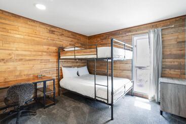 هتل Mountain Views & Meadows