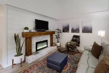 ホテル Whispering Woods Retreat