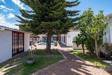 Majatalo 5 Third Avenue Guesthouse