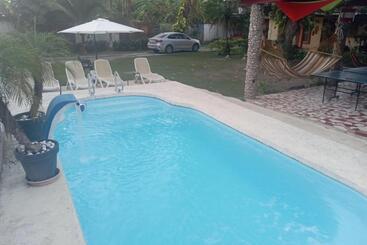 ペンション Sunrise Hostel Farallon