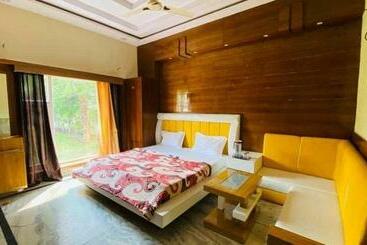 호텔 Oyo 70023 The Resort