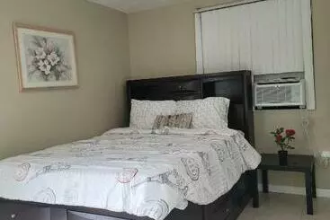 پانسیون Entire Guesthouse 5 Mins To Siesta Key & Downtown