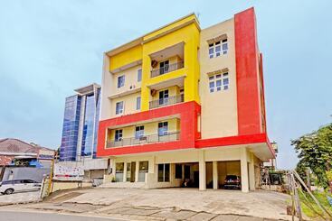 ホテル Oyo 91861 Pemuda Kemuning Guest House