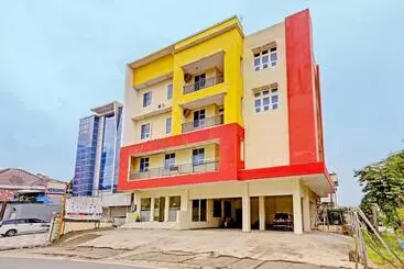 Hotelli Oyo 91861 Pemuda Kemuning Guest House