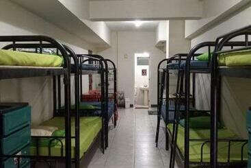 מלון דירות Arkiprime Barkada Budget Meal