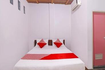 호텔 Oyo 91807 Kemalasari Guesthouse