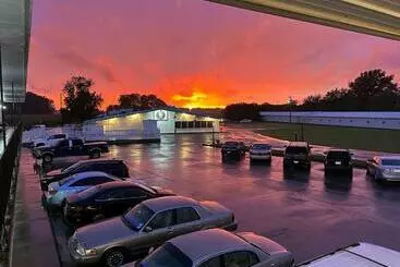 Motel Boutique By Wolf Inn