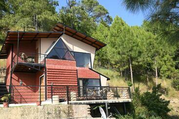 בית מלון כפרי Tatvam Resort