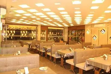 Empire Hotel Valsad