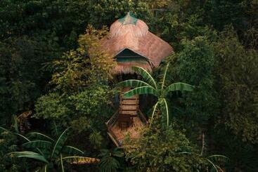 Inigtan Lio Bamboo Cottages
