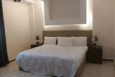 アパートホテル Petra Guests Home